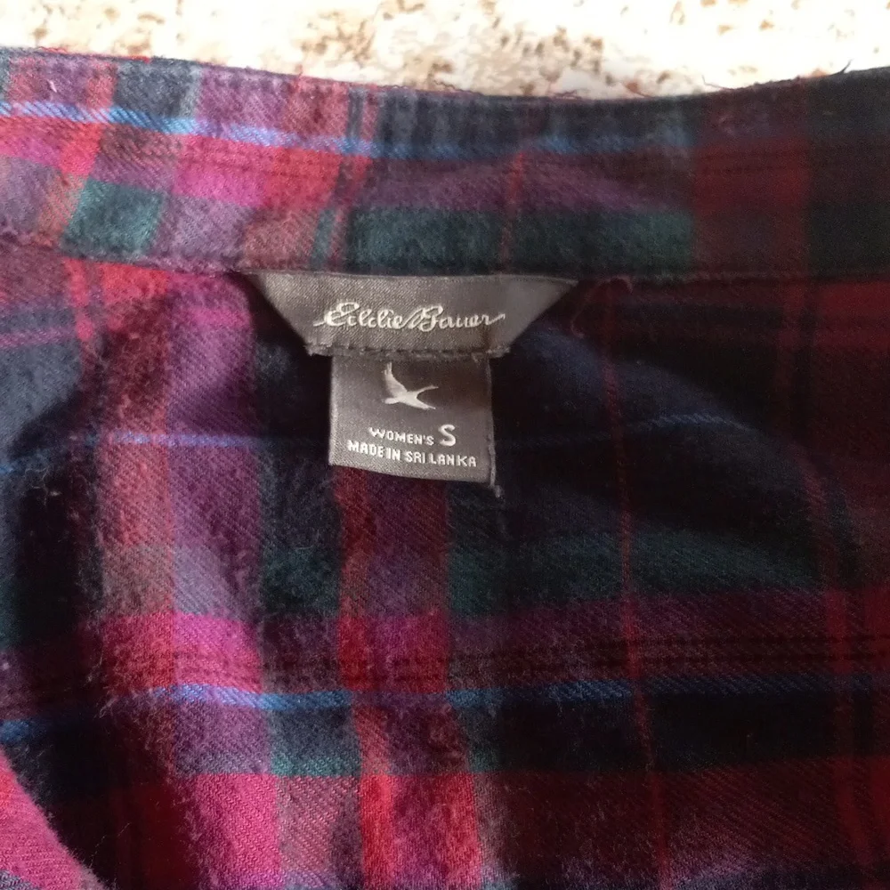2 flannel shirts size S & XS - Picture 3 of 4